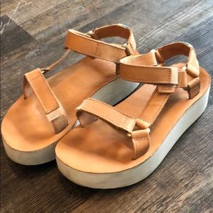 Teva platform sandals size 7 - fits 7.5